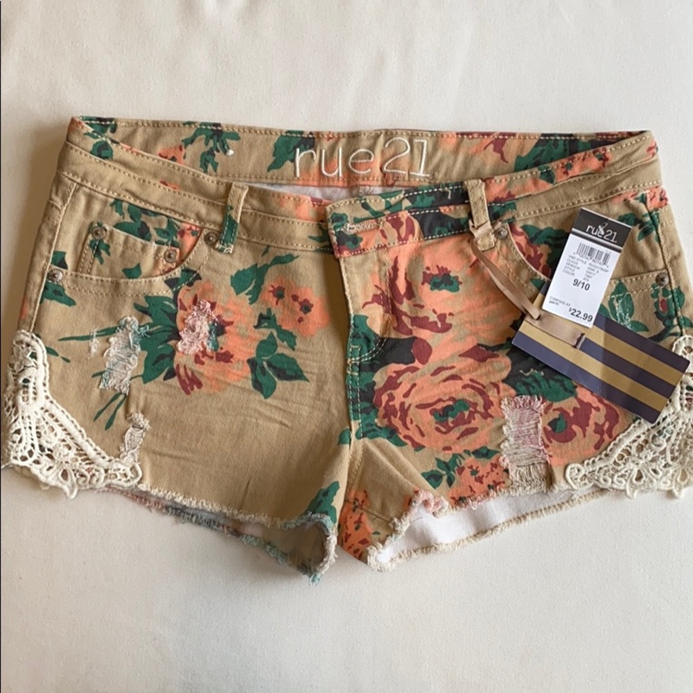 Floral denim shorts- NWT